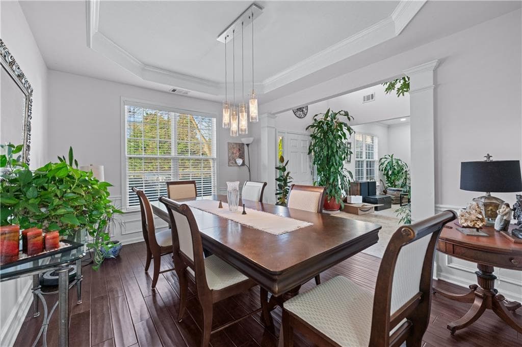 5 bedroom, 3 bathroom, 2,528 sq ft single family residence for sale at 135 Splinter Court, Suwanee, GA 30024 — photo 7