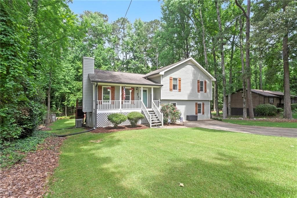 4 bedroom, 3 bathroom, 2,438 sq ft single family residence sold at 5627 Pinedale Circle, Sugar Hill, GA 30518