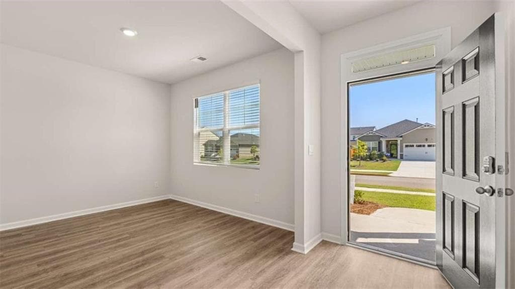 5 bedroom, 3 bathroom, 2,511 sq ft single family residence for sale at 242 Defilippe Drive, Statham, GA 30666 — photo 4