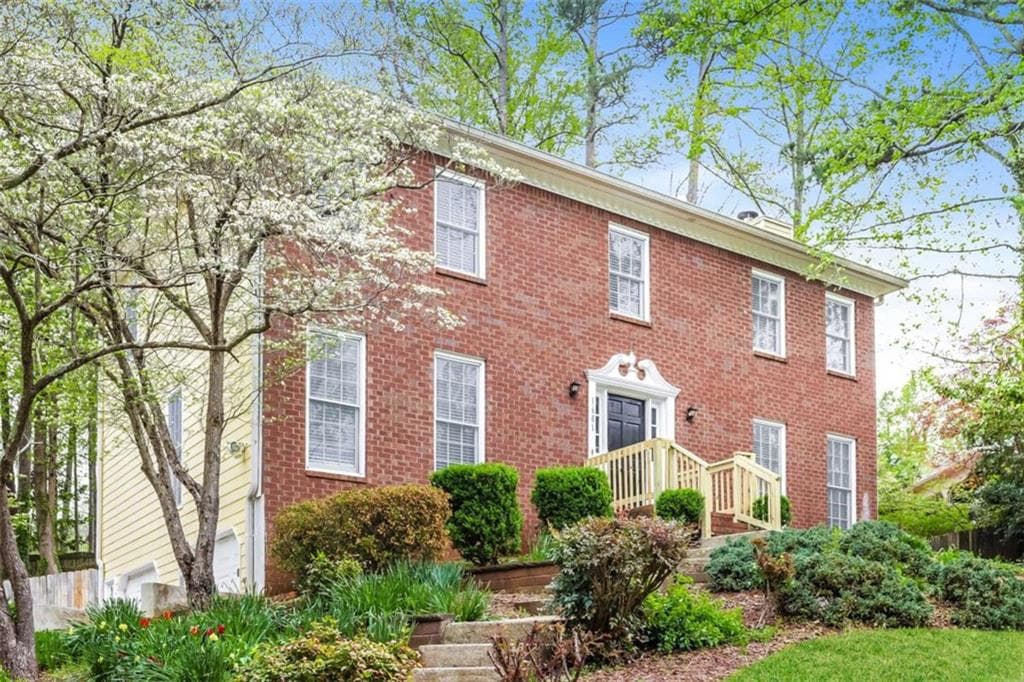 4 bedroom, 3 bathroom, 2,626 sq ft single family residence under contract at 1681 Oak Crest Court, Marietta, GA 30066 — photo 2