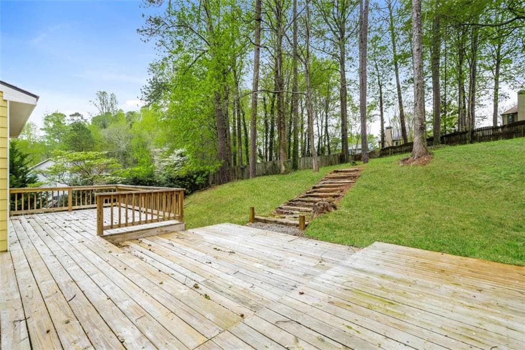 4 bedroom, 3 bathroom, 2,626 sq ft single family residence under contract at 1681 Oak Crest Court, Marietta, GA 30066 — photo 4