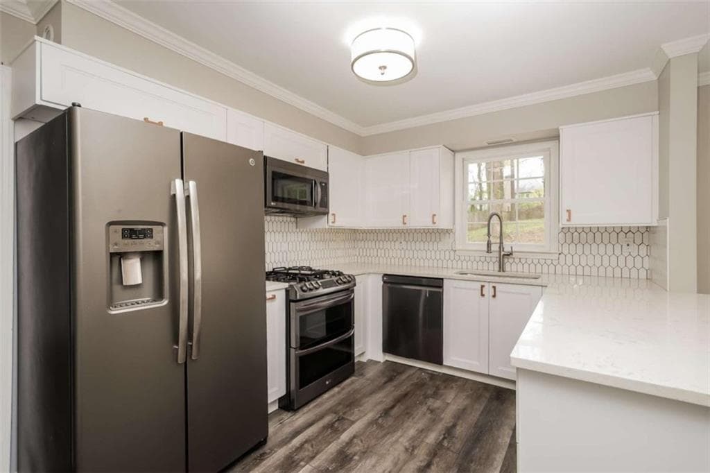4 bedroom, 3 bathroom, 2,626 sq ft single family residence under contract at 1681 Oak Crest Court, Marietta, GA 30066 — photo 5