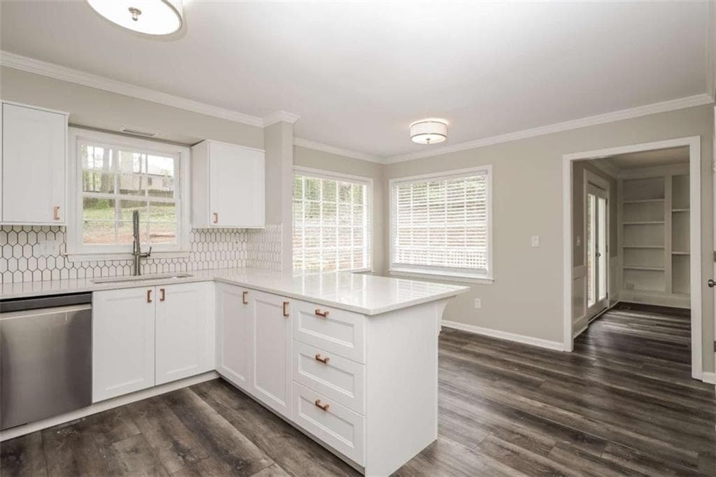 4 bedroom, 3 bathroom, 2,626 sq ft single family residence under contract at 1681 Oak Crest Court, Marietta, GA 30066 — photo 6