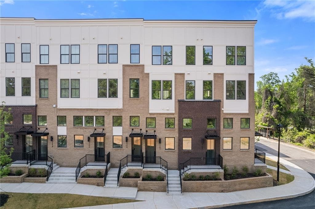 2 bedroom, 3 bathroom, 1,149 sq ft condominium for sale at 201 NEW Street 3205, Decatur, GA 30030 — photo 2