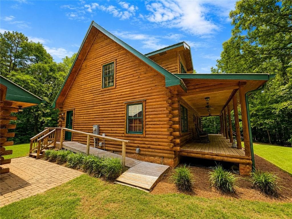 3 bedroom, 2 bathroom, 2,072 sq ft single family residence for sale at 1120 Ridgewood Drive, Pendergrass, GA 30567 — photo 5