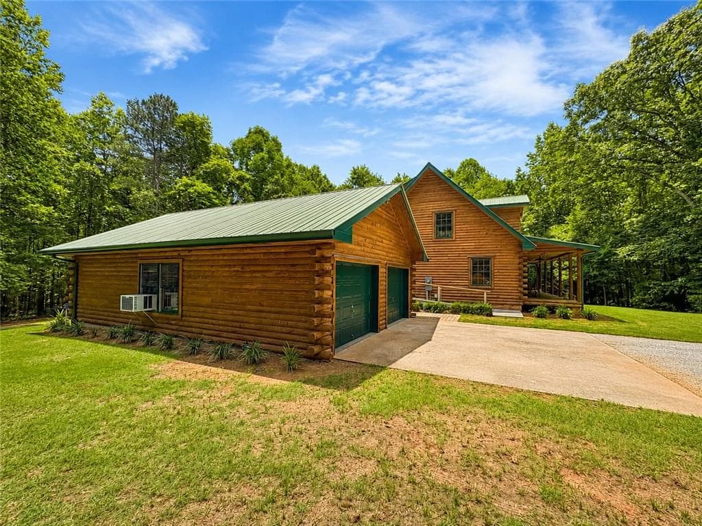 3 bedroom, 2 bathroom, 2,072 sq ft single family residence for sale at 1120 Ridgewood Drive, Pendergrass, GA 30567 — photo 6