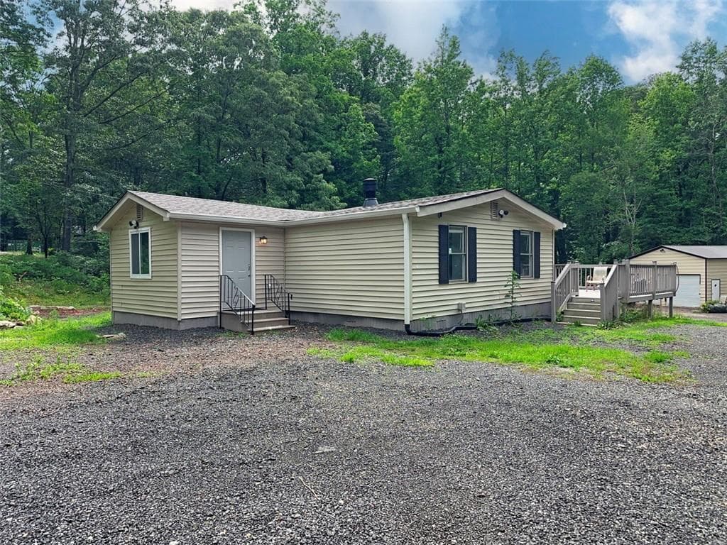 3 bedroom, 2 bathroom, 1,169 sq ft single family residence for sale at 283 Brown Bridge Road, Auburn, GA 30011 — photo 3