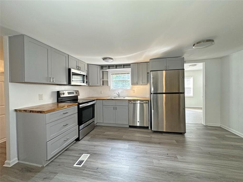 3 bedroom, 2 bathroom, 1,169 sq ft single family residence for sale at 283 Brown Bridge Road, Auburn, GA 30011 — photo 9