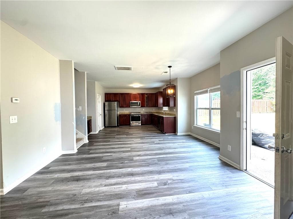 6 bedroom, 3 bathroom, 3,288 sq ft single family residence for rent at 4465 Ambassador Way, Cumming, GA 30040 for $2,500 a month — photo 7