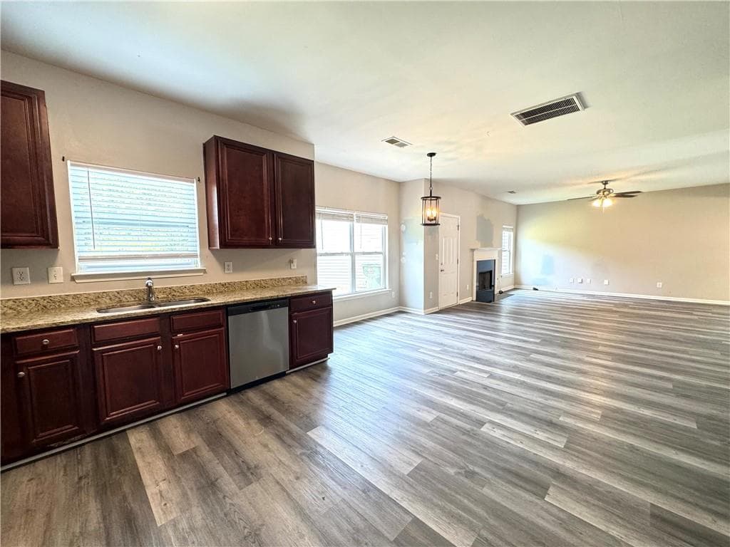 6 bedroom, 3 bathroom, 3,288 sq ft single family residence for rent at 4465 Ambassador Way, Cumming, GA 30040 for $2,500 a month — photo 9