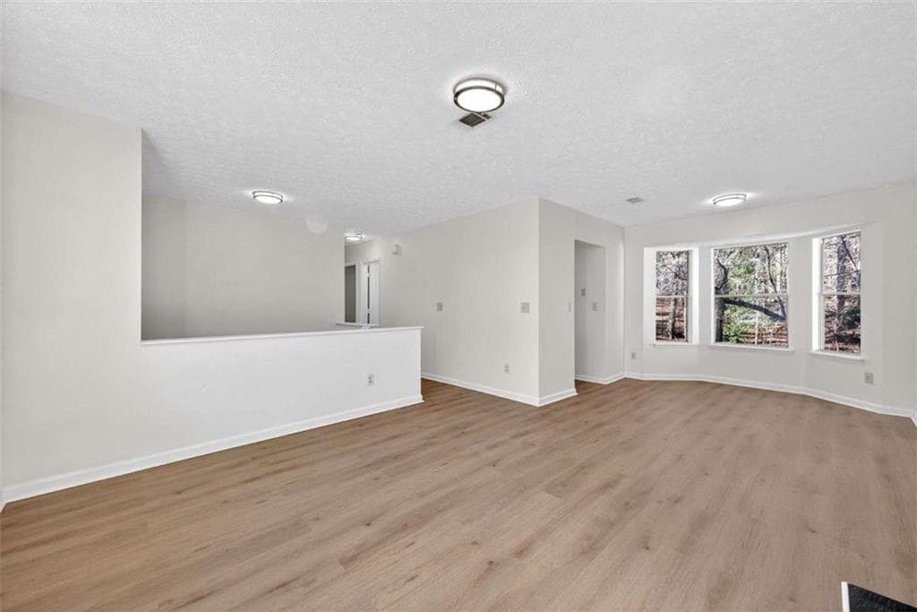 4 bedroom, 2 bathroom, 1,500 sq ft single family residence under contract at 5225 Forest Downs Lane, South Fulton, GA 30349 — photo 6