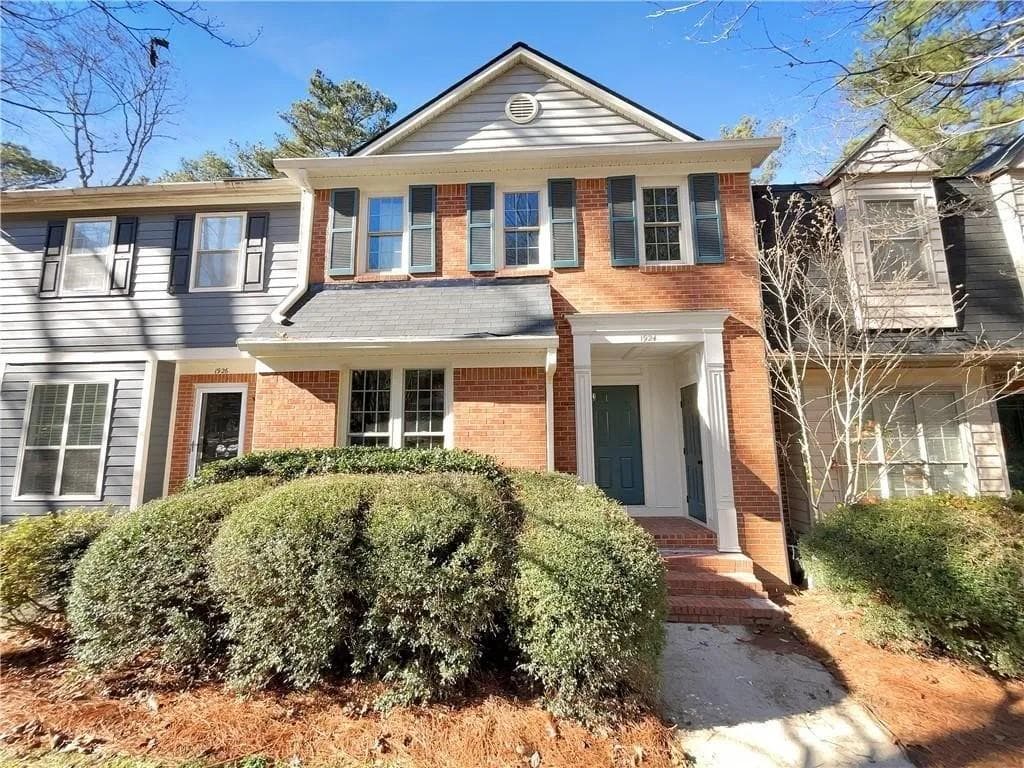 3 bedroom, 3 bathroom, 2,120 sq ft townhouse under contract at 1924 Ivy Glen Drive, Smyrna, GA 30082