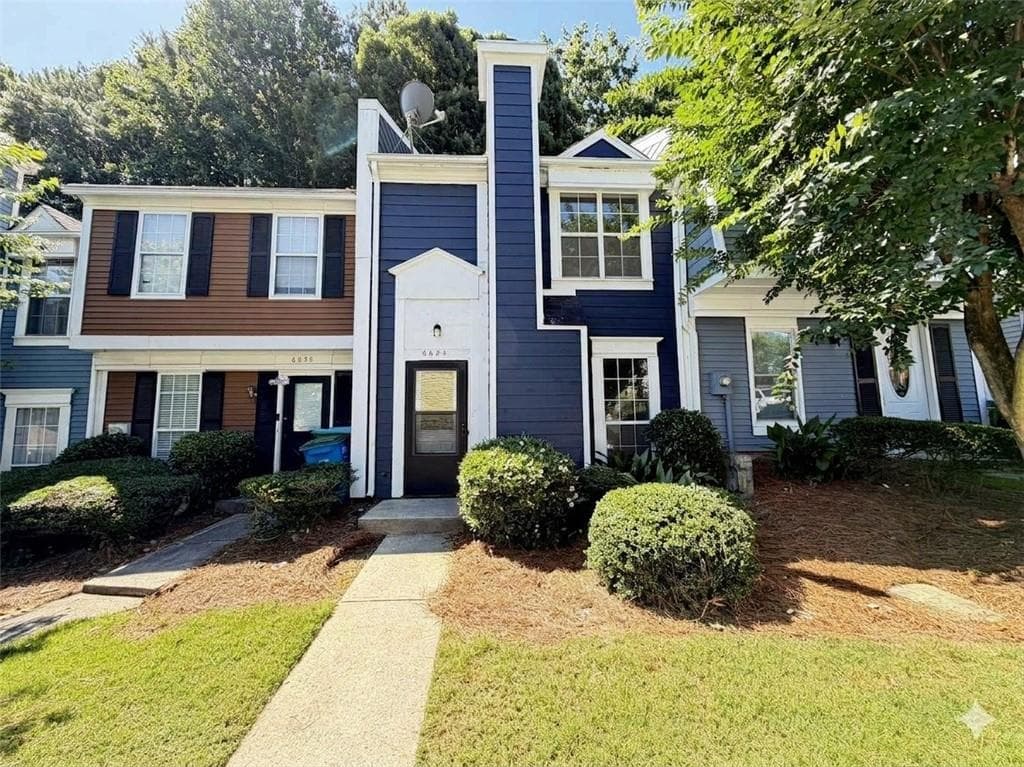 2 bedroom, 2 bathroom, 1,120 sq ft townhouse for sale at 6624 Wellington Square, Norcross, GA 30093 — photo 2