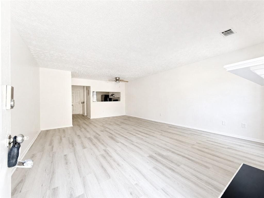 2 bedroom, 2 bathroom, 1,120 sq ft townhouse for sale at 6624 Wellington Square, Norcross, GA 30093 — photo 4