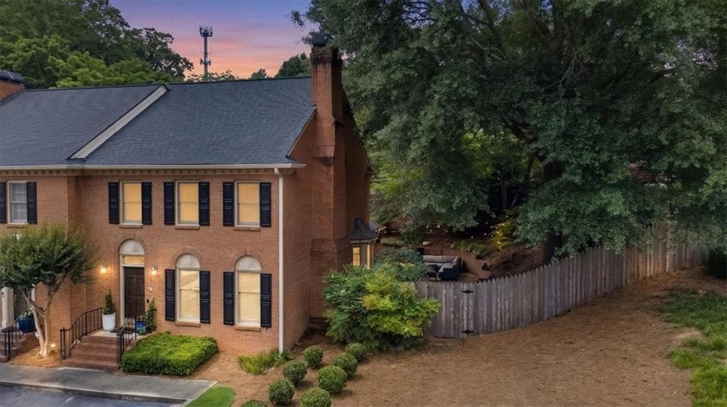 3 bedroom, 3 bathroom, 1,840 sq ft townhouse sold at 272 Windsor Parkway, Atlanta, GA 30342