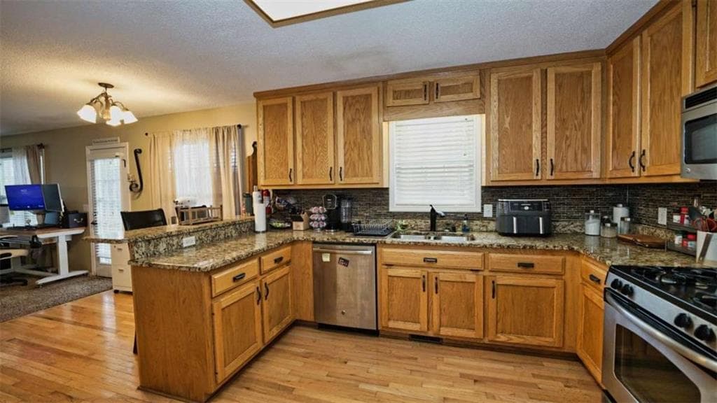 3 bedroom, 3 bathroom, 2,228 sq ft single family residence for sale at 1049 Fieldstone Drive, Canton, GA 30114 — photo 6