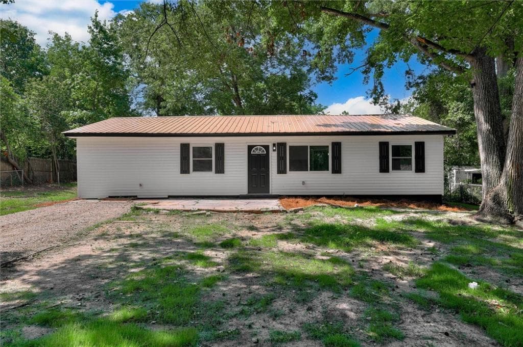 4 bedroom, 2 bathroom, 1,050 sq ft single family residence for sale at 1704 Susan Circle, Augusta, GA 30906