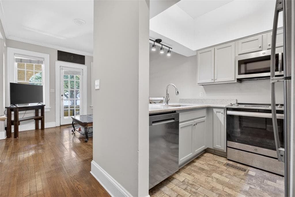 2 bedroom, 3 bathroom, 1,221 sq ft condominium for sale at 2855 Peachtree Road 109, Atlanta, GA 30305