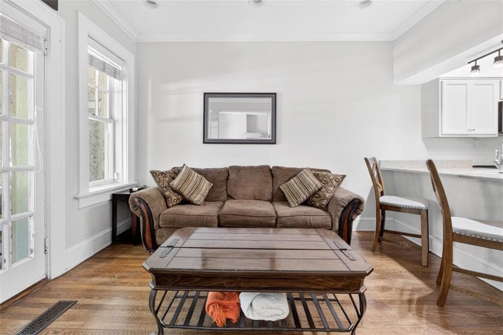 2 bedroom, 3 bathroom, 1,221 sq ft condominium for sale at 2855 Peachtree Road 109, Atlanta, GA 30305 — photo 8