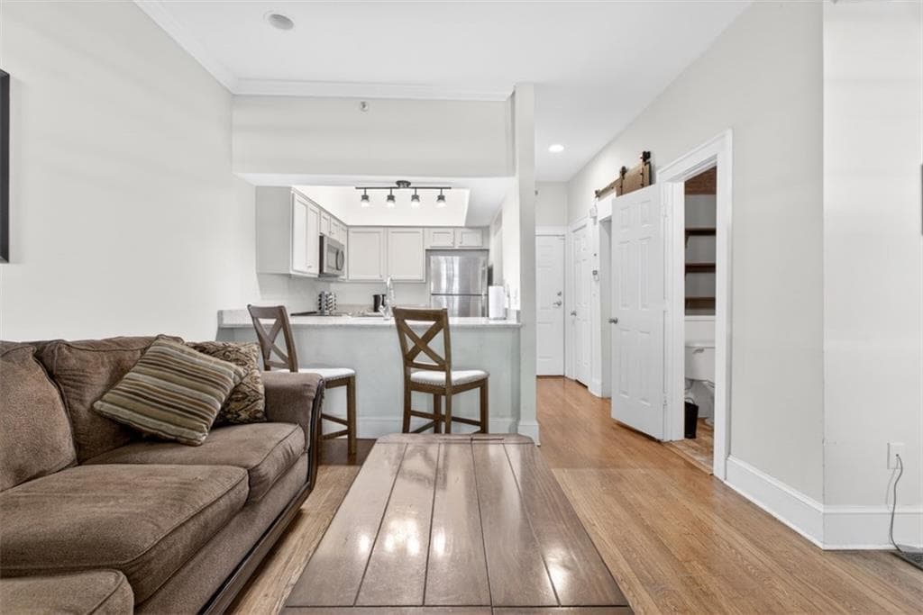 2 bedroom, 3 bathroom, 1,221 sq ft condominium for sale at 2855 Peachtree Road 109, Atlanta, GA 30305 — photo 9