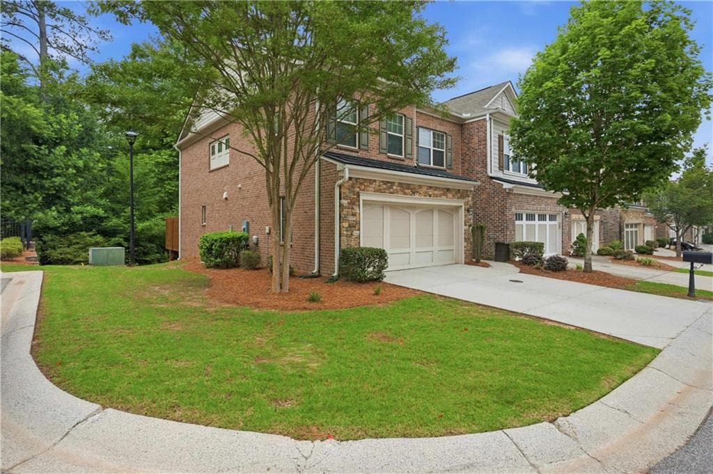3 bedroom, 3 bathroom, 2,283 sq ft townhouse for sale at 3464 Flamingo Lane, Alpharetta, GA 30004 — photo 1 of 40