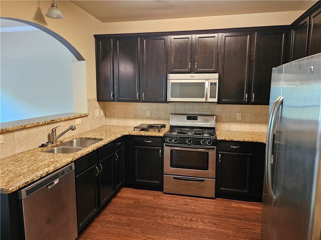 3 bedroom, 3 bathroom, 1,960 sq ft single family residence for rent at 5043 GLENCLIFF Drive, Sugar Hill, GA 30518 for $2,100 a month — photo 2
