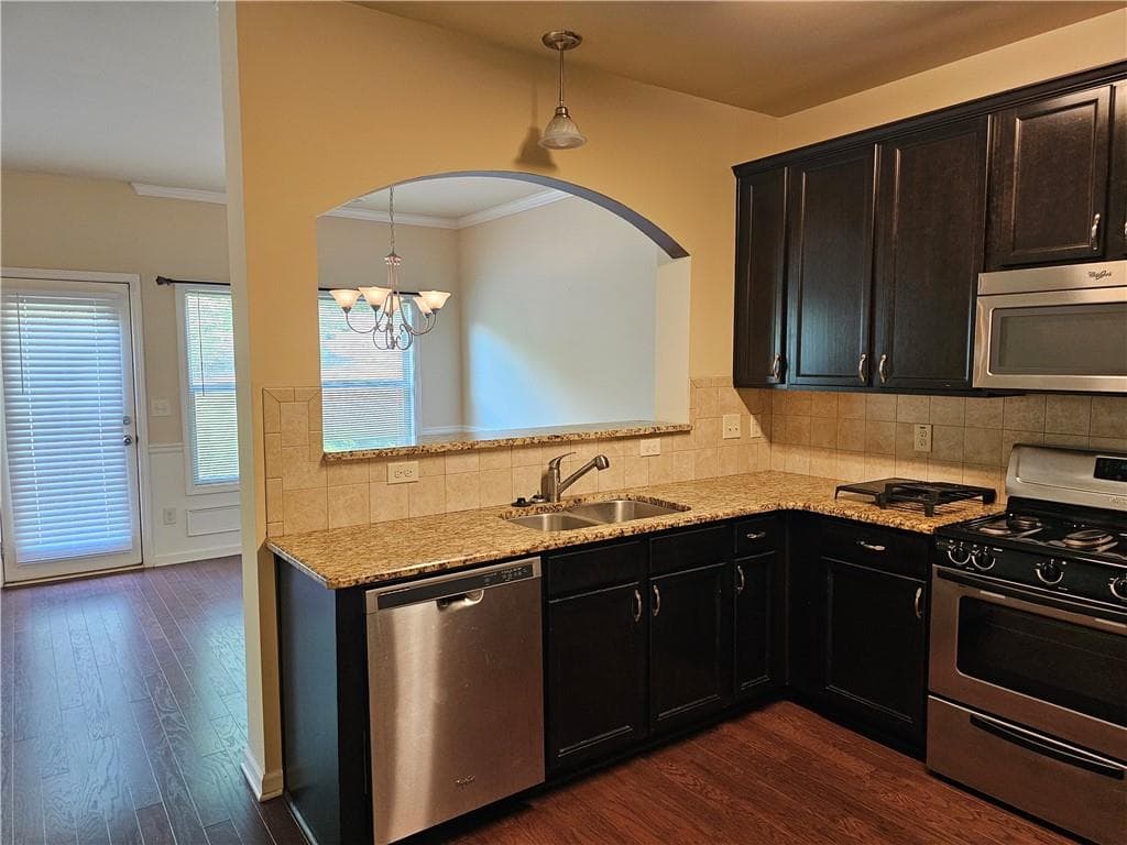 3 bedroom, 3 bathroom, 1,960 sq ft single family residence for rent at 5043 GLENCLIFF Drive, Sugar Hill, GA 30518 for $2,100 a month — photo 3