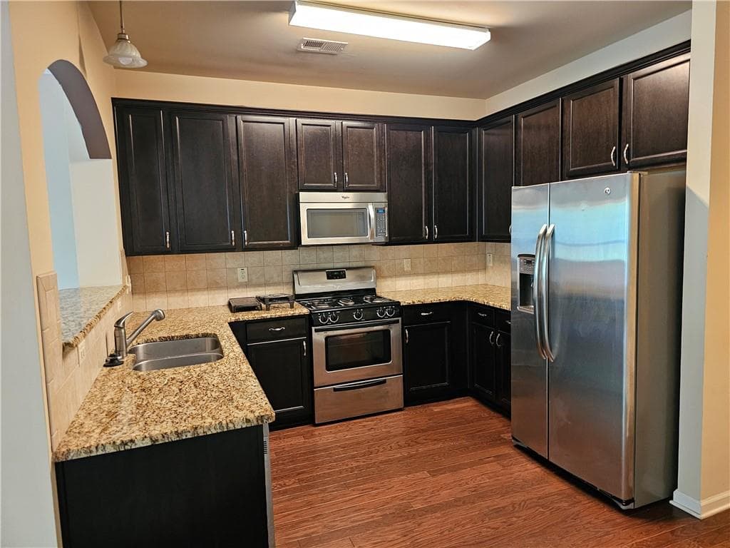3 bedroom, 3 bathroom, 1,960 sq ft single family residence for rent at 5043 GLENCLIFF Drive, Sugar Hill, GA 30518 for $2,100 a month — photo 4