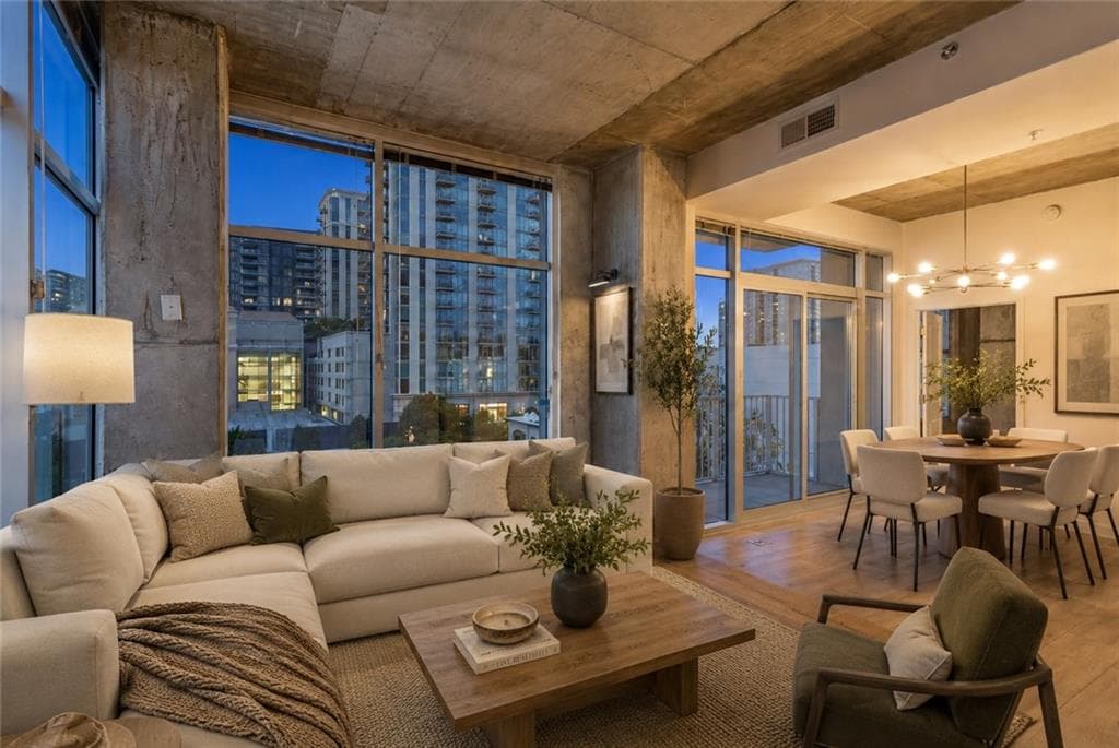 2 bedroom, 2 bathroom, 1,060 sq ft condominium for sale at 250 Pharr Road 808, Atlanta, GA 30305 — photo 2