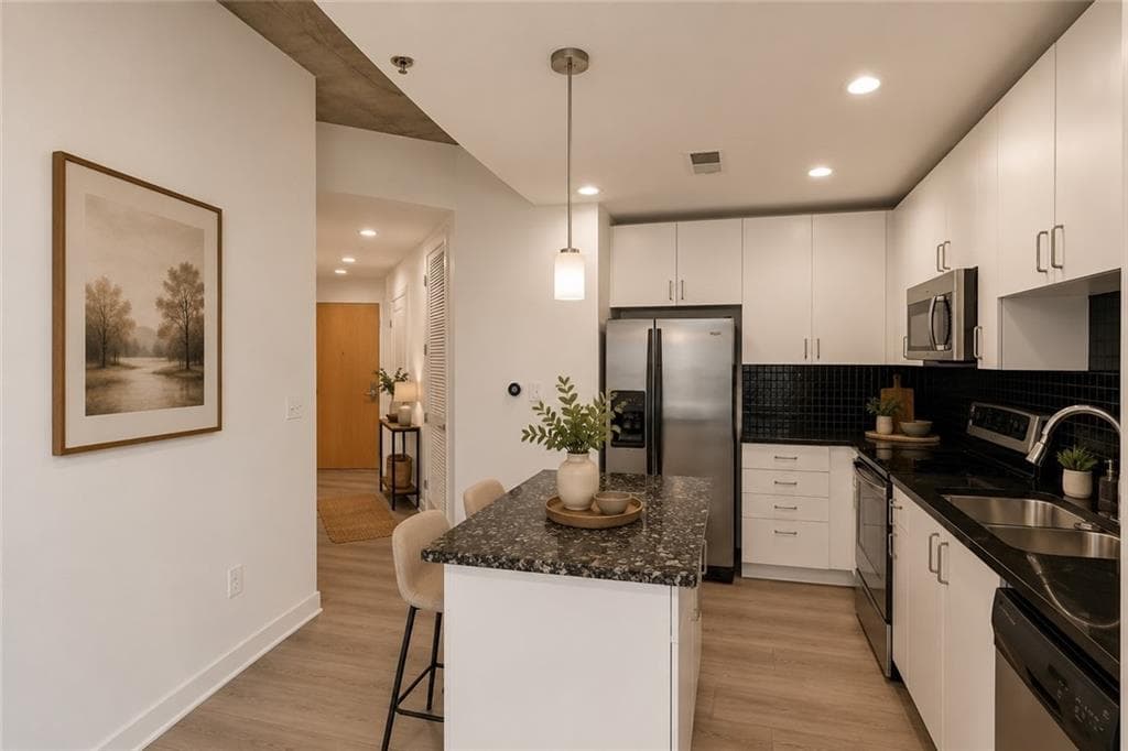 2 bedroom, 2 bathroom, 1,060 sq ft condominium for sale at 250 Pharr Road 808, Atlanta, GA 30305 — photo 8