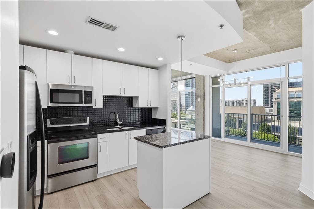 2 bedroom, 2 bathroom, 1,060 sq ft condominium for sale at 250 Pharr Road 808, Atlanta, GA 30305 — photo 10
