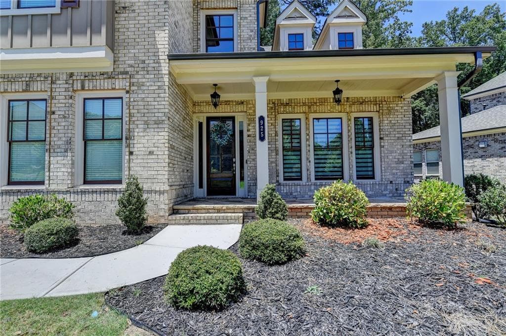 5 bedroom, 5 bathroom, 4,703 sq ft single family residence for sale at 925 Settles Creek Way, Suwanee, GA 30024 — photo 5