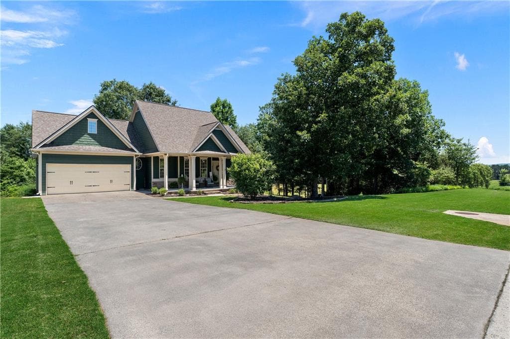 6 bedroom, 4 bathroom, 3,658 sq ft single family residence for sale at 130 Riverboat Drive, Adairsville, GA 30103 — photo 2