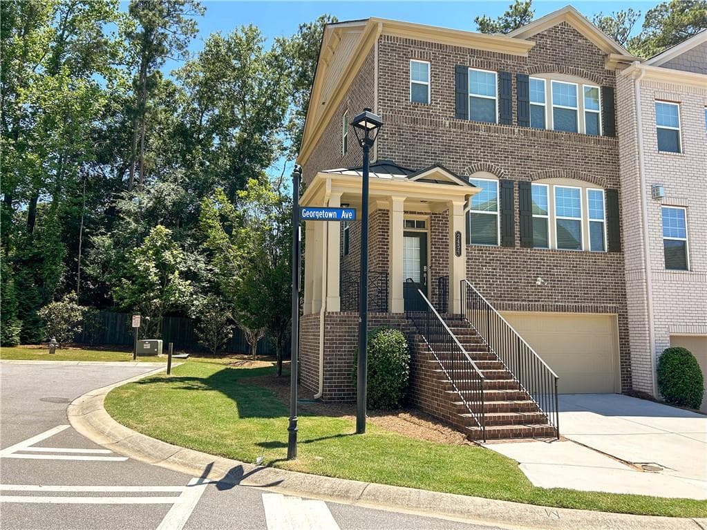 3 bedroom, 4 bathroom, 2,160 sq ft townhouse for sale at 2454 Georgetown Avenue, Atlanta, GA 30345 — photo 2