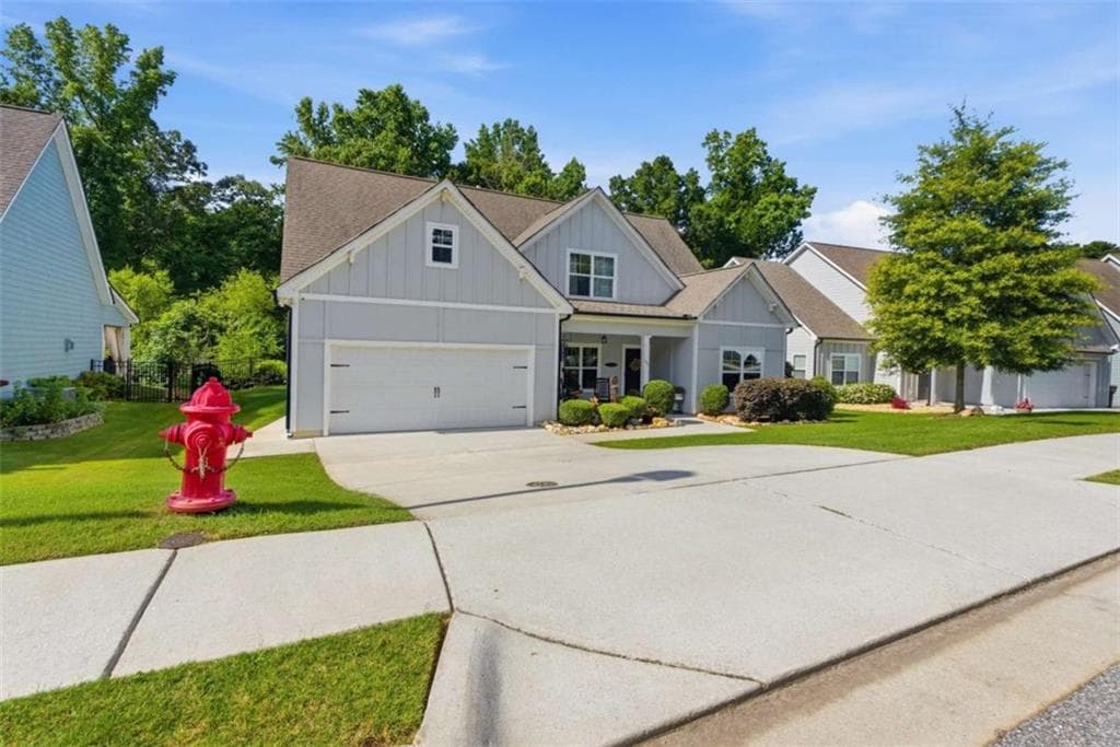 4 bedroom, 3 bathroom, 2,703 sq ft single family residence under contract at 195 Southridge, Senoia, GA 30276