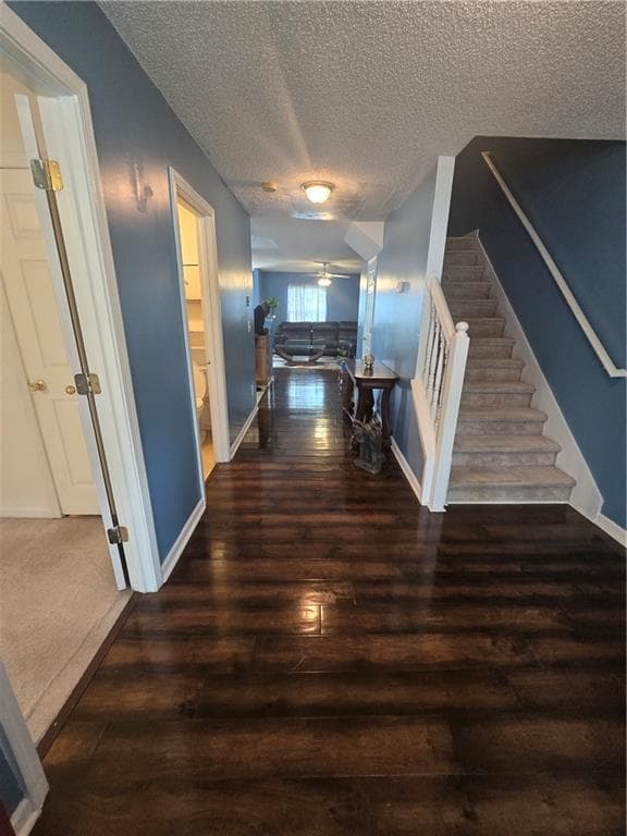 4 bedroom, 3 bathroom, 1,693 sq ft townhouse for sale at 6109 Hickory Lane Drive, Union City, GA 30291 — photo 2