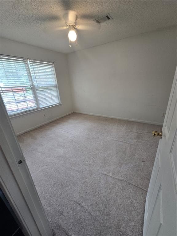 4 bedroom, 3 bathroom, 1,693 sq ft townhouse for sale at 6109 Hickory Lane Drive, Union City, GA 30291 — photo 4