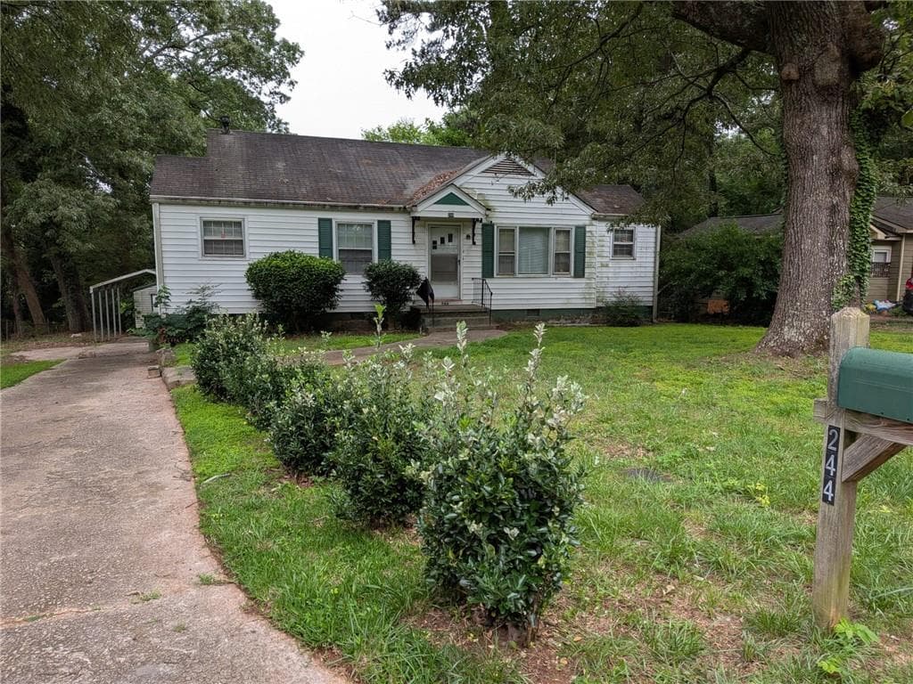 2 bedroom, 1 bathroom, 1,062 sq ft single family residence for sale at 244 Hilltop Drive, Atlanta, GA 30315 — photo 2