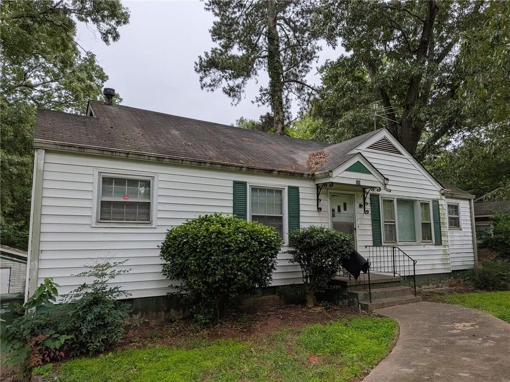 2 bedroom, 1 bathroom, 1,062 sq ft single family residence for sale at 244 Hilltop Drive, Atlanta, GA 30315 — photo 1 of 10