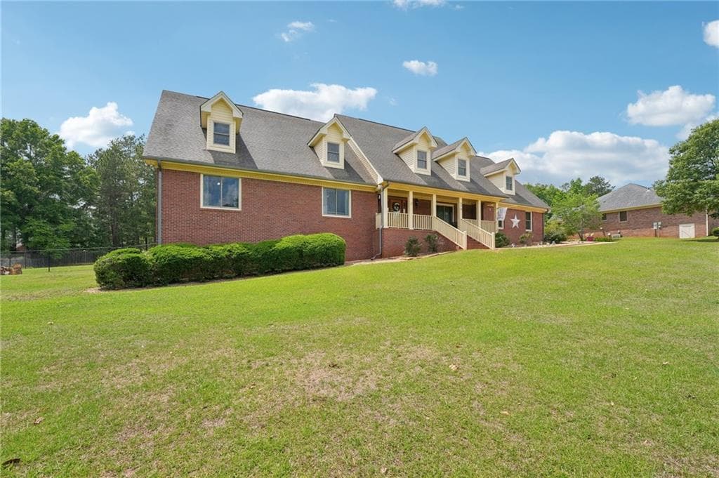 5 bedroom, 5 bathroom, 4,928 sq ft single family residence for sale at 378 Clyde Court, Mcdonough, GA 30252 — photo 3