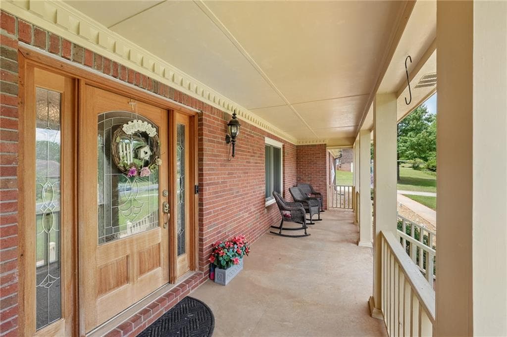 5 bedroom, 5 bathroom, 4,928 sq ft single family residence for sale at 378 Clyde Court, Mcdonough, GA 30252 — photo 5