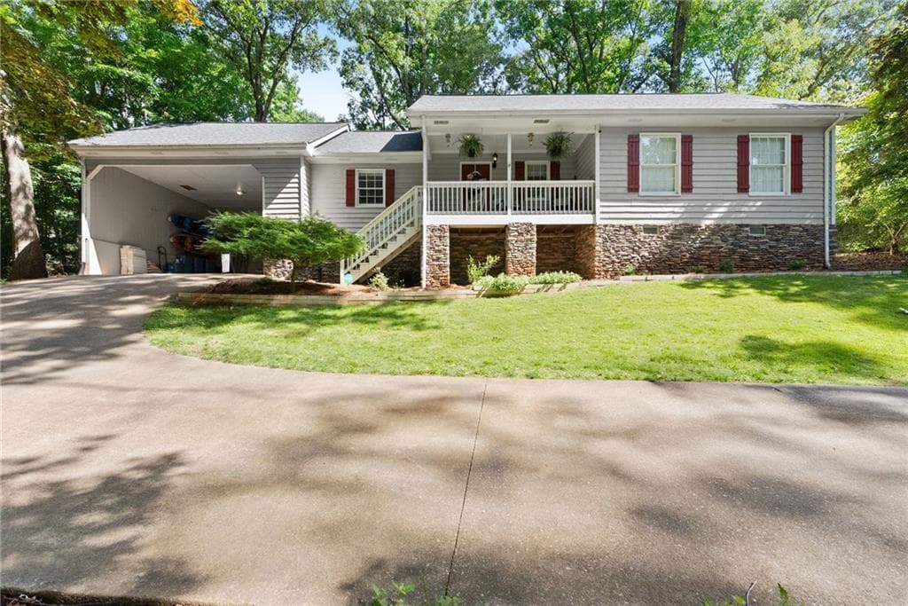 3 bedroom, 2 bathroom, 2,058 sq ft single family residence for sale at 4002 Sundown Drive, Gainesville, GA 30506 — photo 1 of 48