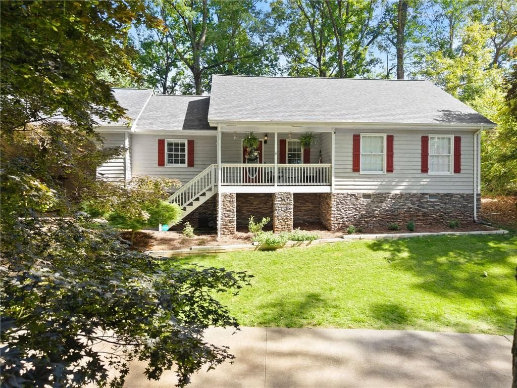 3 bedroom, 2 bathroom, 2,058 sq ft single family residence for sale at 4002 Sundown Drive, Gainesville, GA 30506 — photo 5