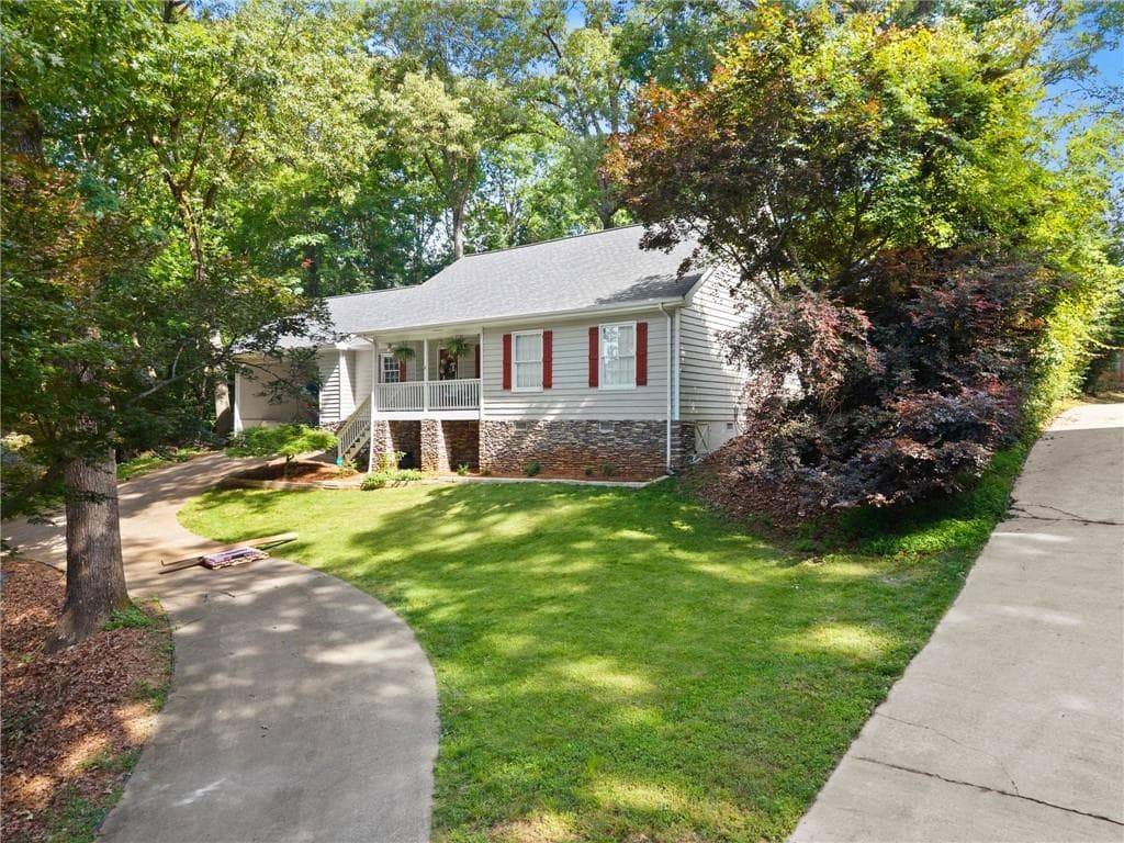 3 bedroom, 2 bathroom, 2,058 sq ft single family residence for sale at 4002 Sundown Drive, Gainesville, GA 30506 — photo 6