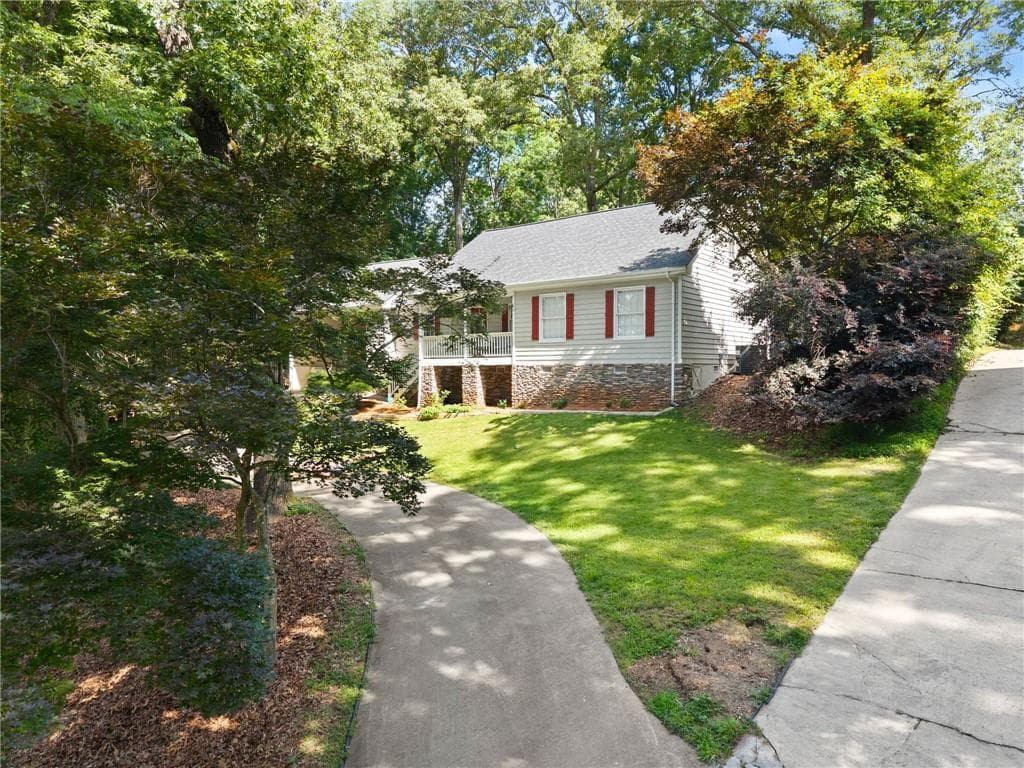 3 bedroom, 2 bathroom, 2,058 sq ft single family residence for sale at 4002 Sundown Drive, Gainesville, GA 30506 — photo 8