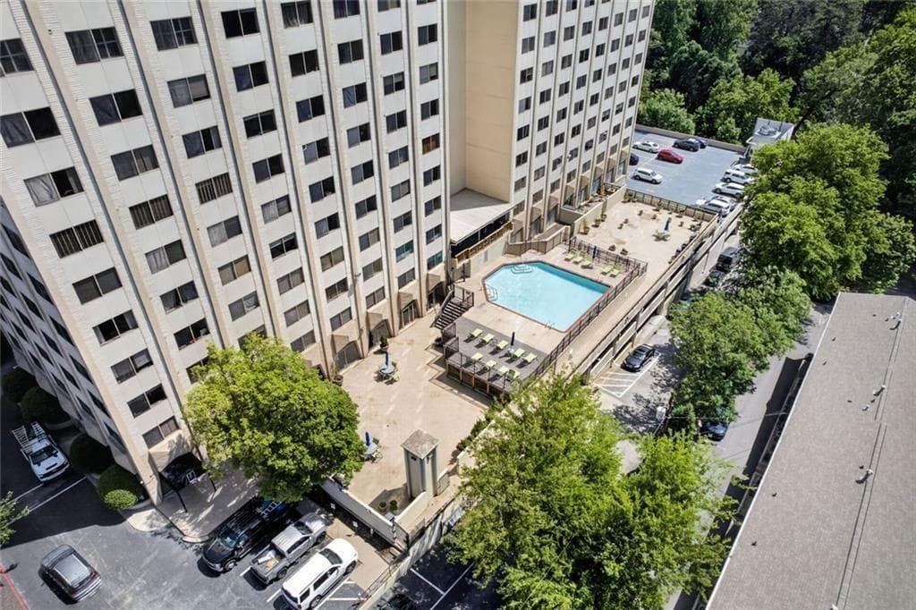 2 bedroom, 2 bathroom, 1,062 sq ft condominium for sale at 2479 Peachtree Road 214, Atlanta, GA 30305 — photo 5