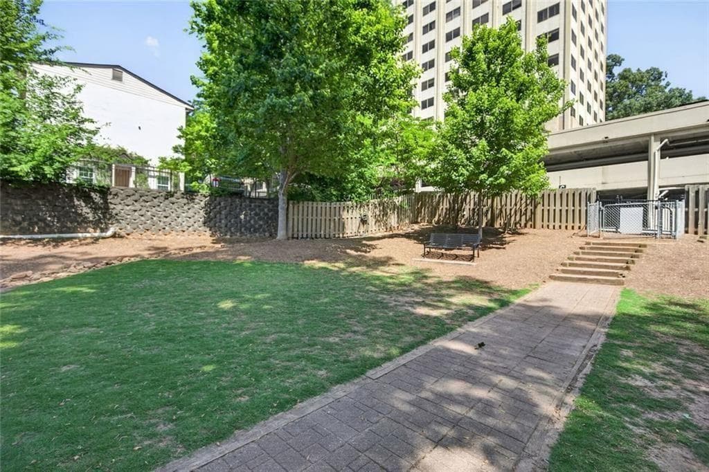 2 bedroom, 2 bathroom, 1,062 sq ft condominium for sale at 2479 Peachtree Road 214, Atlanta, GA 30305 — photo 6