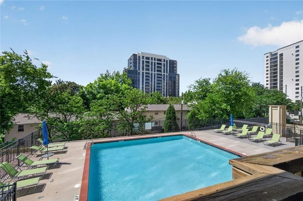2 bedroom, 2 bathroom, 1,062 sq ft condominium for sale at 2479 Peachtree Road 214, Atlanta, GA 30305 — photo 7