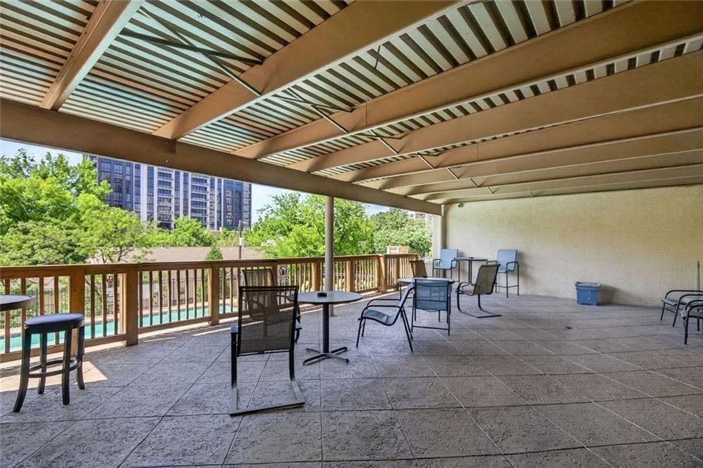2 bedroom, 2 bathroom, 1,062 sq ft condominium for sale at 2479 Peachtree Road 214, Atlanta, GA 30305 — photo 8