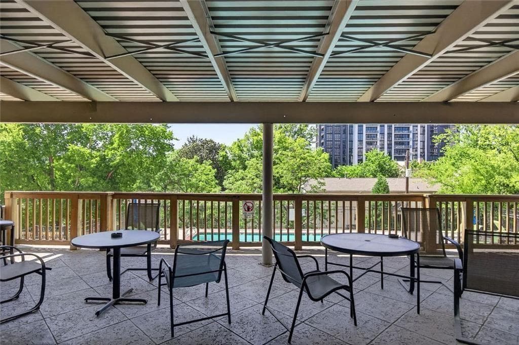 2 bedroom, 2 bathroom, 1,062 sq ft condominium for sale at 2479 Peachtree Road 214, Atlanta, GA 30305 — photo 9